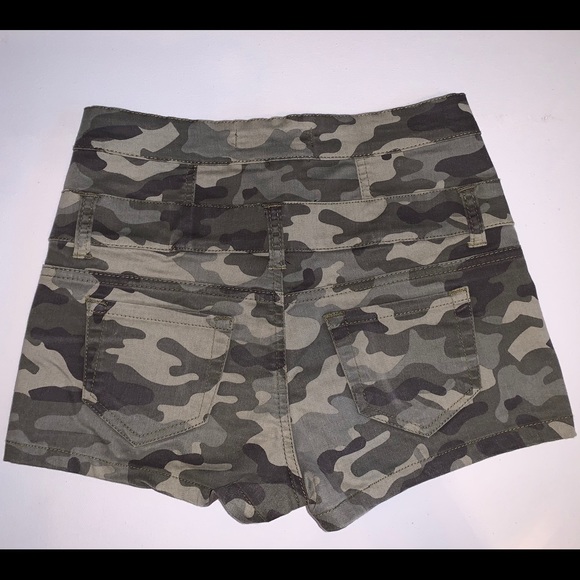 High-waisted camo short - Picture 2 of 2